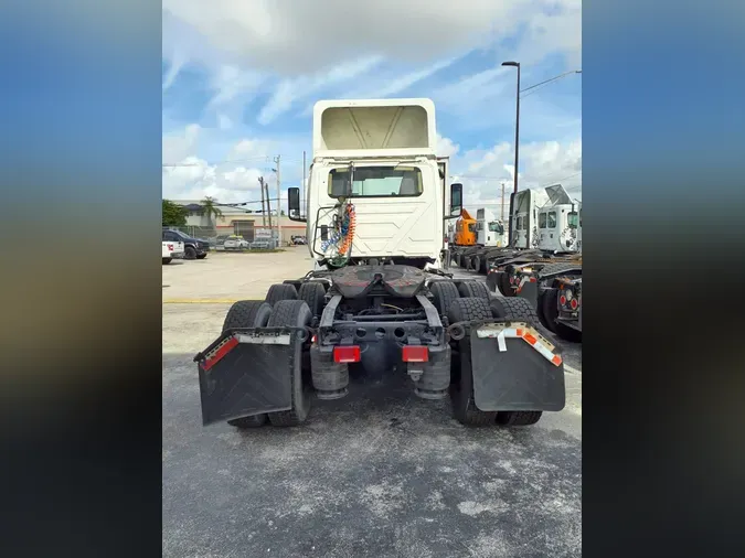 2018 NAVISTAR INTERNATIONAL LT625 DAYCAB T/A25f96c8c4a5bb991f817a2a63f2a9257