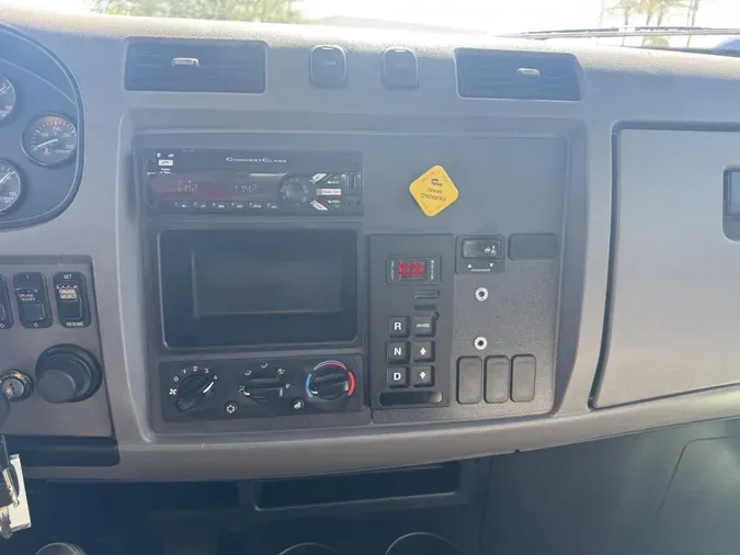 2019 Peterbilt 330