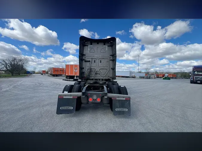 2025 Freightliner Cascadia 126
