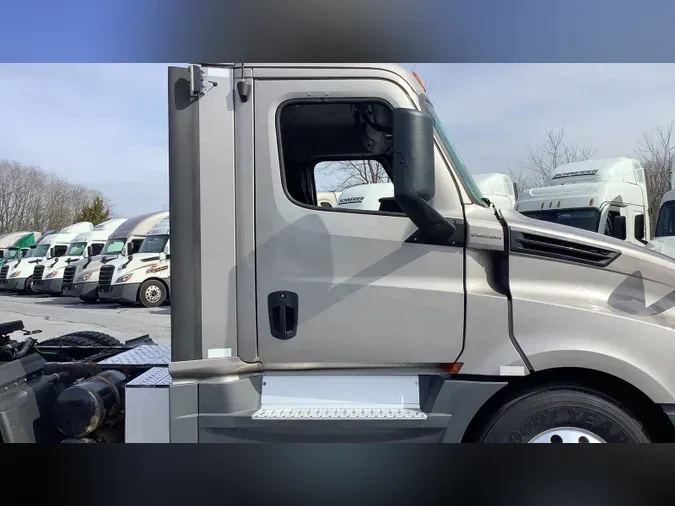 2019 Freightliner Cascadia 126