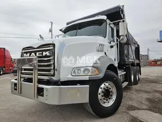 2015 MACK GU813