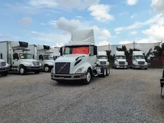 2019 VOLVO VNL64T-300