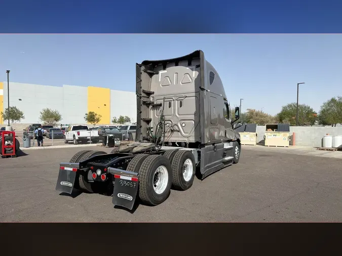 2025 Freightliner Cascadia 126