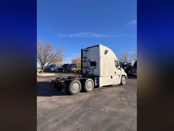 2020 Freightliner Cascadia