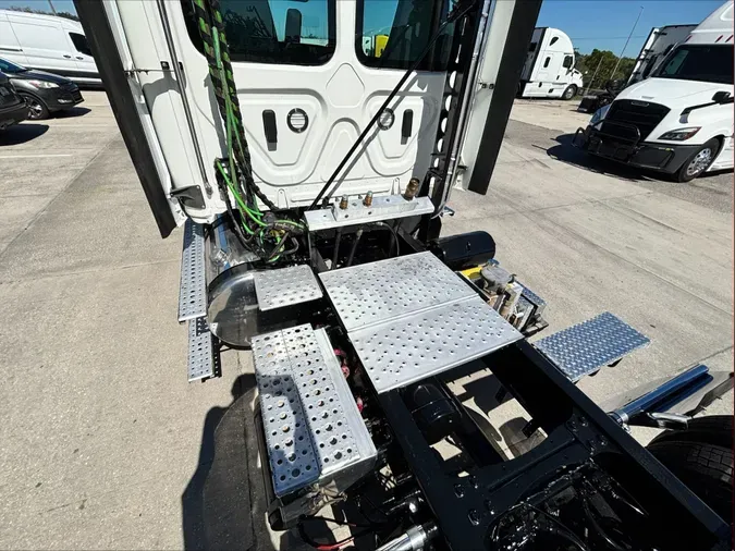 2022 Freightliner Cascadia 126