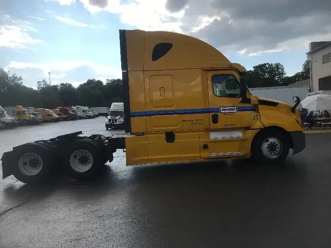 2019 Freightliner T12664ST