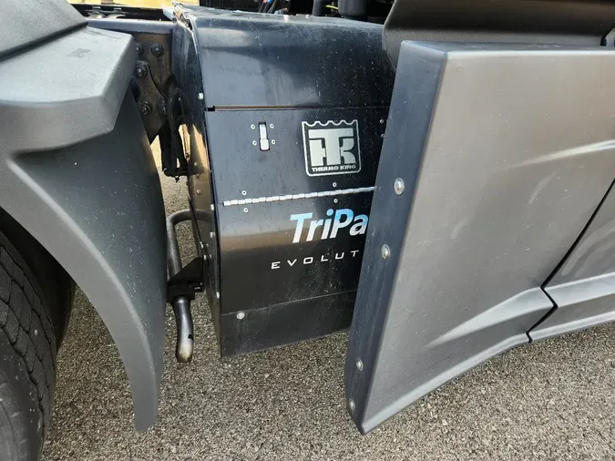 2022 FREIGHTLINER Cascadia 126