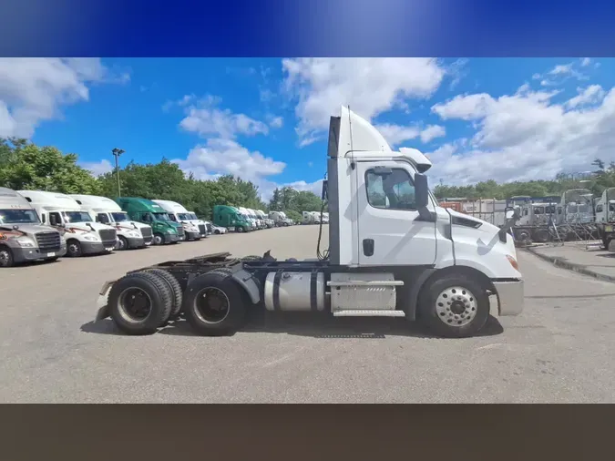 2019 Freightliner Cascadia 126