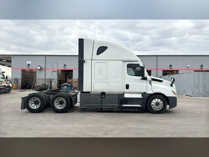 2022 Freightliner Cascadia 126