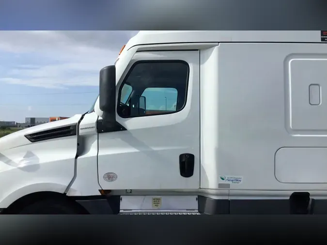 2022 Freightliner Cascadia 126