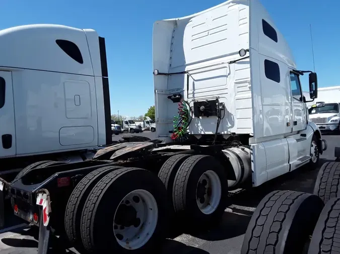2020 VOLVO VNL64T-760