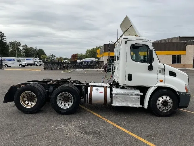 2018 Freightliner X11364ST