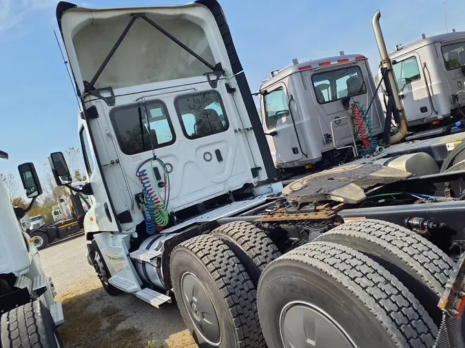 2020 FREIGHTLINER/MERCEDES CASCADIA 125