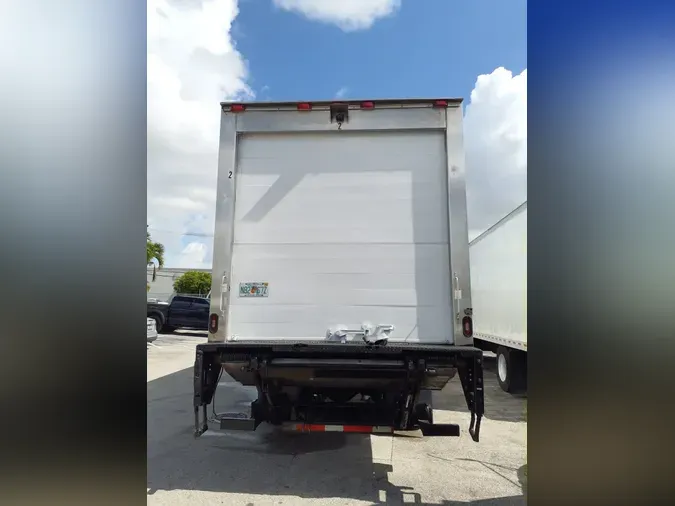 2018 FREIGHTLINER M2 106