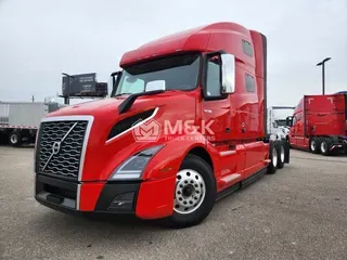 2025 VOLVO VNL64T760