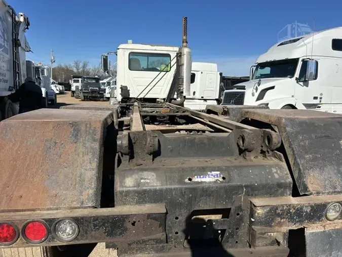 2009 MACK GRANITE GU813
