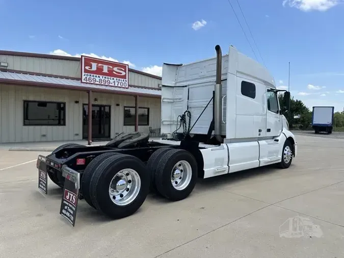 2021 VOLVO VNL64T740