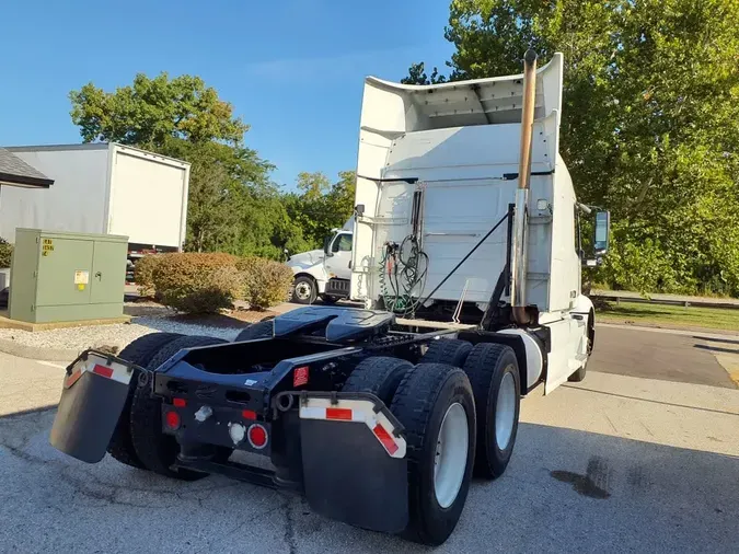 2020 VOLVO VNR64T-640
