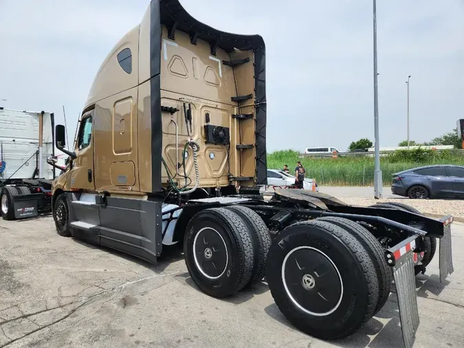 2022 FREIGHTLINER Cascadia 126