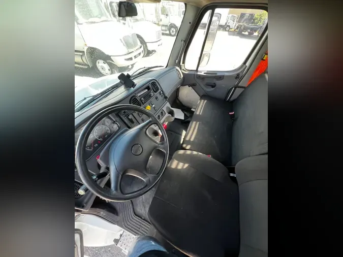 2018 FREIGHTLINER M2 106