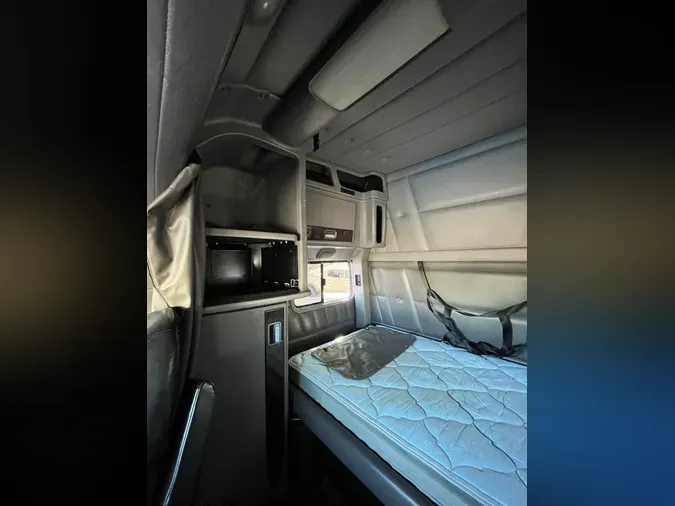 2020 Peterbilt 389