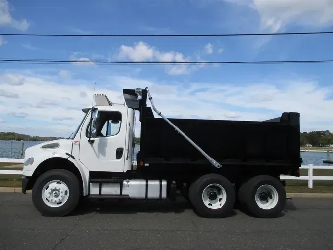 2019 FREIGHTLINER M2-106