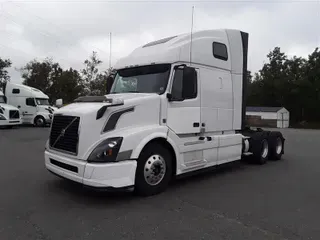 2017 VOLVO VNL670