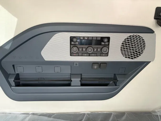 2026 VOLVO TRUCK VNL64TV04