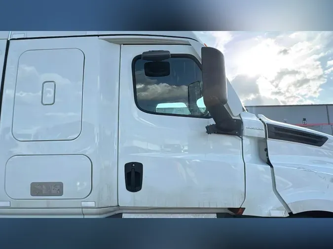 2021 Freightliner Cascadia 126