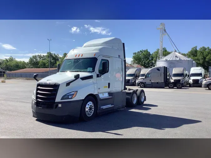 2021 Freightliner Cascadia 126
