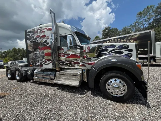 2023 Kenworth W990