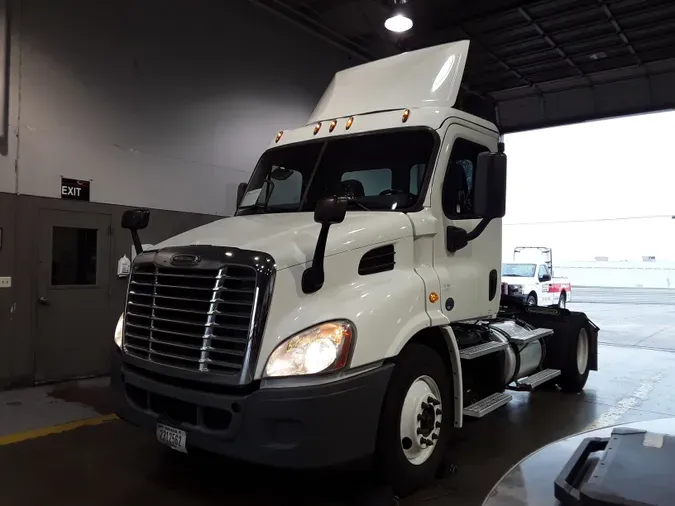 2015 FREIGHTLINER/MERCEDES CASCADIA 113266c19682ae3e2e186b38e77bb92ae83