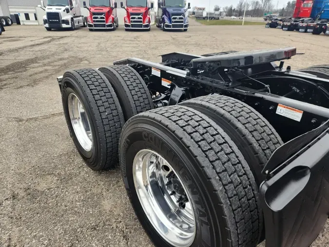 2022 FREIGHTLINER Cascadia 116