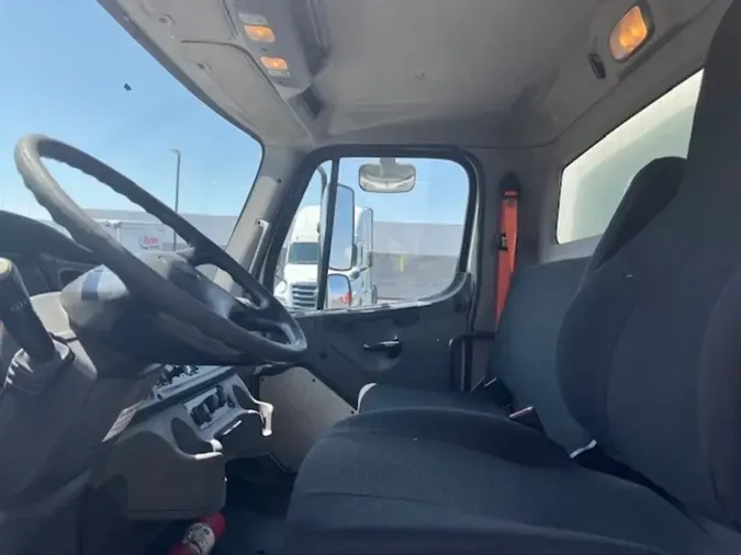 2018 FREIGHTLINER M2 106