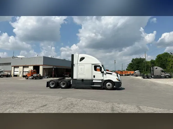2021 Freightliner Cascadia 126