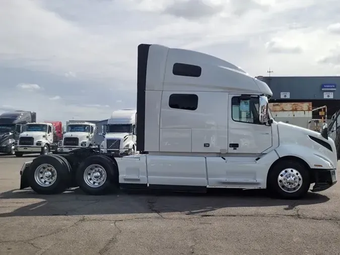 2023 VOLVO VNL64T760