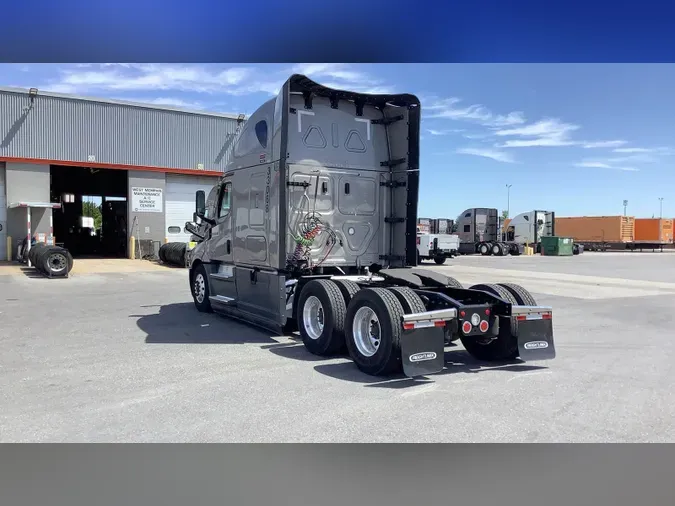 2025 Freightliner Cascadia 126