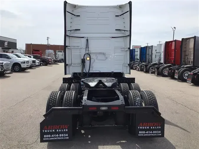 2019 VOLVO VNL760