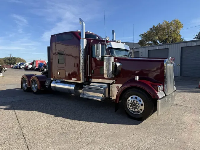 2021 Kenworth W900