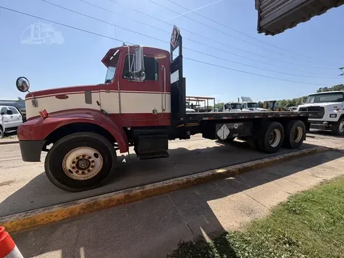 2004 PETERBILT 330