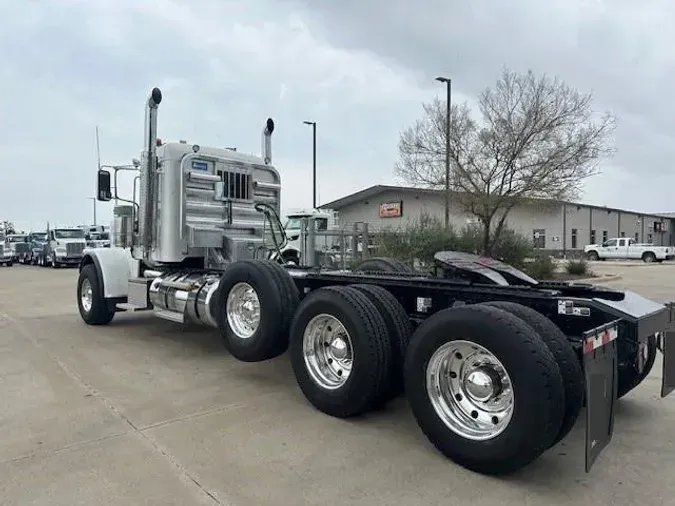 2021 Peterbilt 389