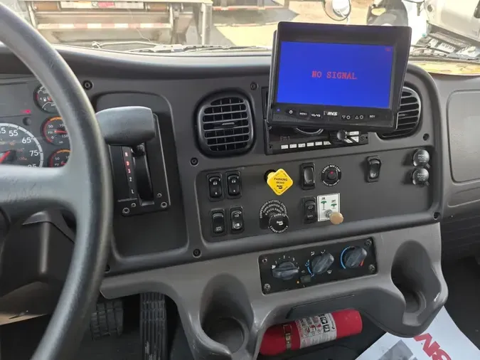 2017 FREIGHTLINER M2 106