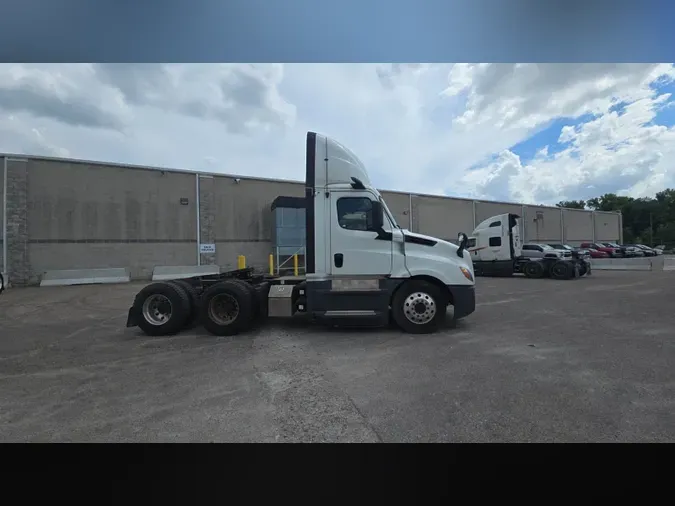 2020 Freightliner Cascadia 126