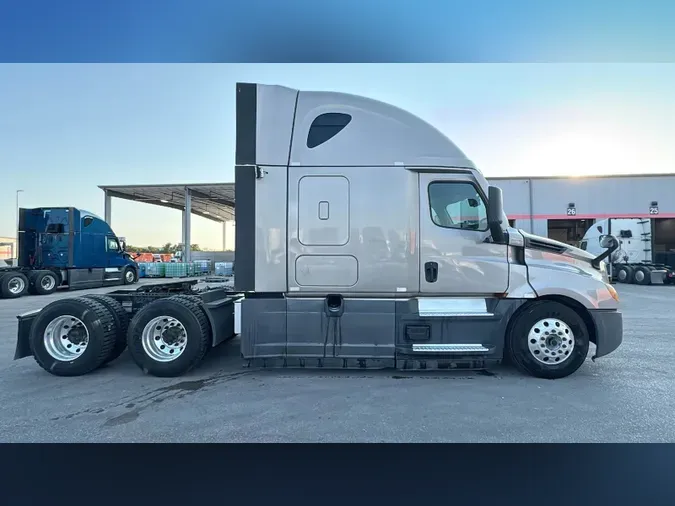 2022 Freightliner Cascadia 126