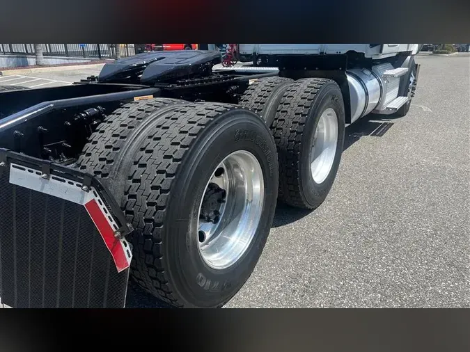 2020 FREIGHTLINER CA116