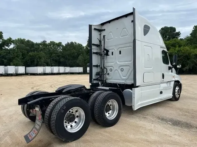 2018 Freightliner X12564ST