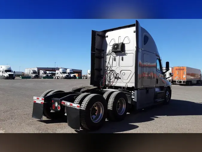 2022 Freightliner Cascadia 126