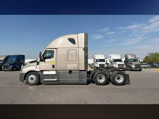 2023 Freightliner Cascadia 126
