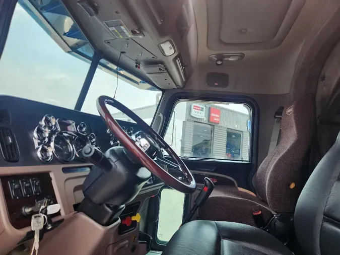 2015 PETERBILT 389