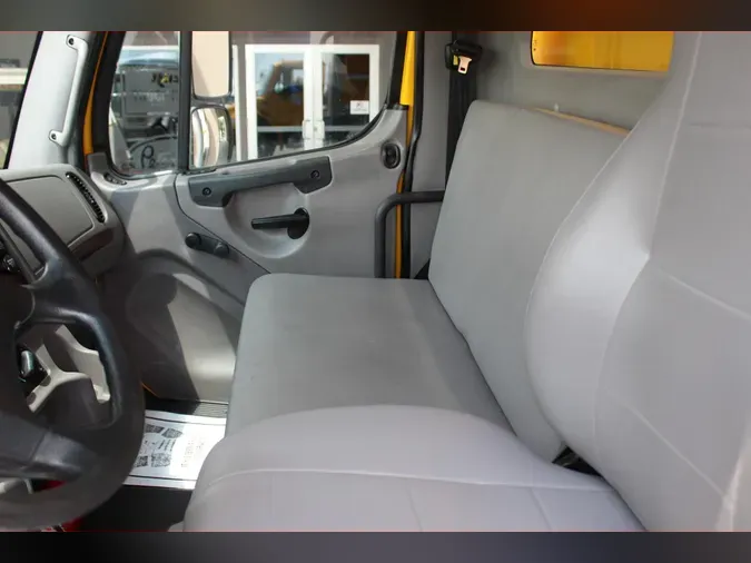 2019 Freightliner Business Class M2 106